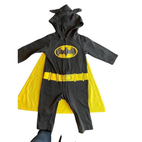 Batman One Pieces Batman With Cape Pajamas Costume 62 Months Poshmark batman-one-pieces-batman-with-cape-pajamas-costume-62-months-poshmark